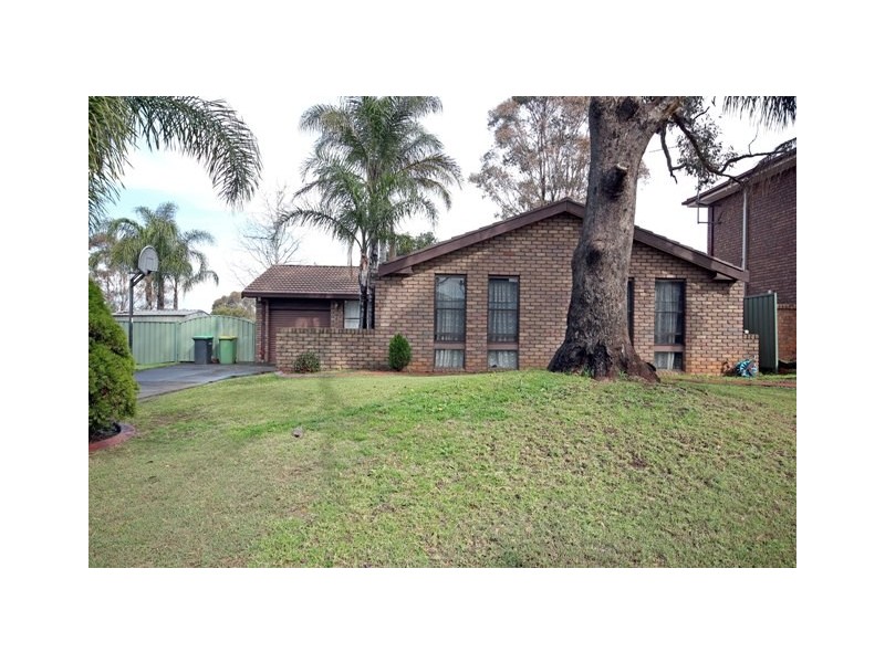 7  Omega Place, St Clair NSW 2759