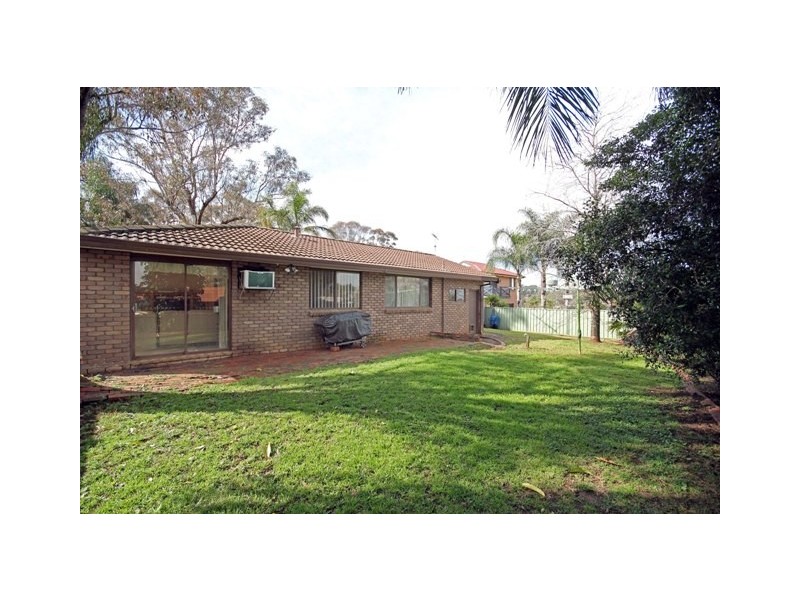 7  Omega Place, St Clair NSW 2759