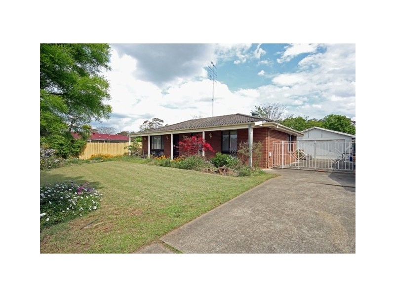 2 Oldfield Court, St Clair NSW 2759