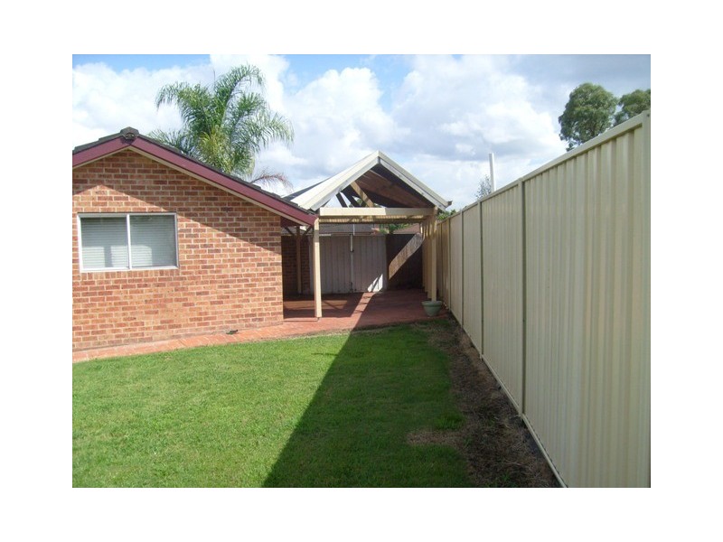 15 Mezen Place, St Clair NSW 2759