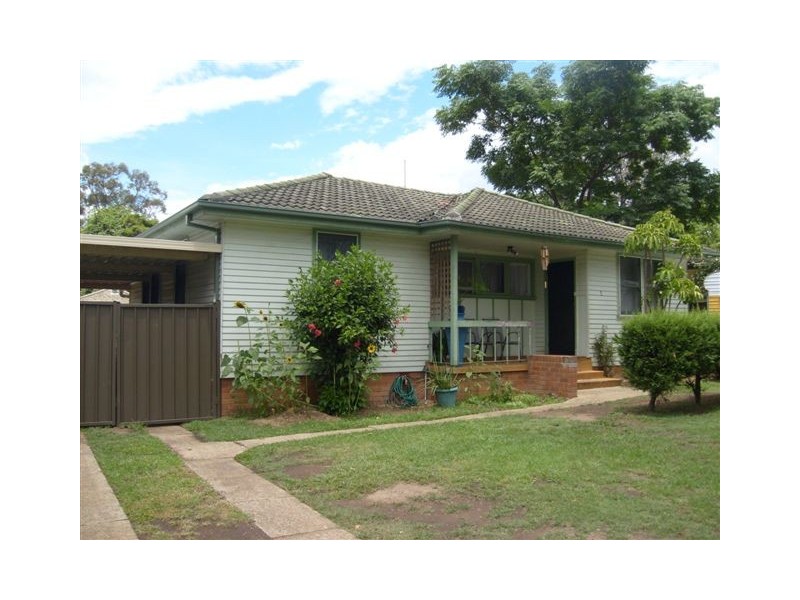 5 Wangaroa Crescent, Lethbridge Park NSW 2770