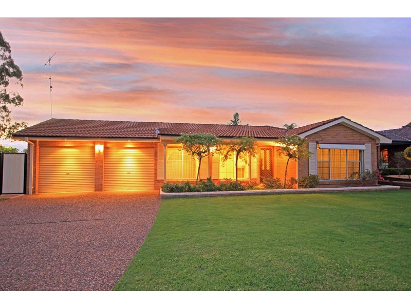 1  Tumut Place, St Clair NSW 2759