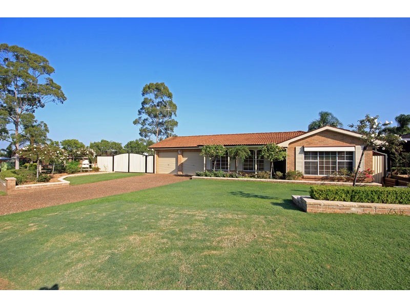 1  Tumut Place, St Clair NSW 2759
