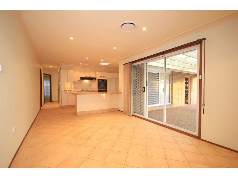 1  Tumut Place, St Clair NSW 2759