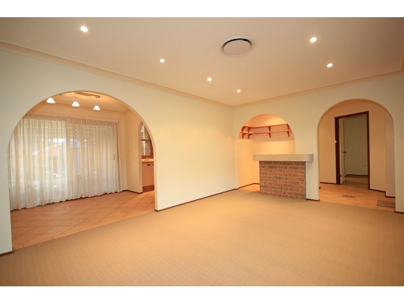 1  Tumut Place, St Clair NSW 2759