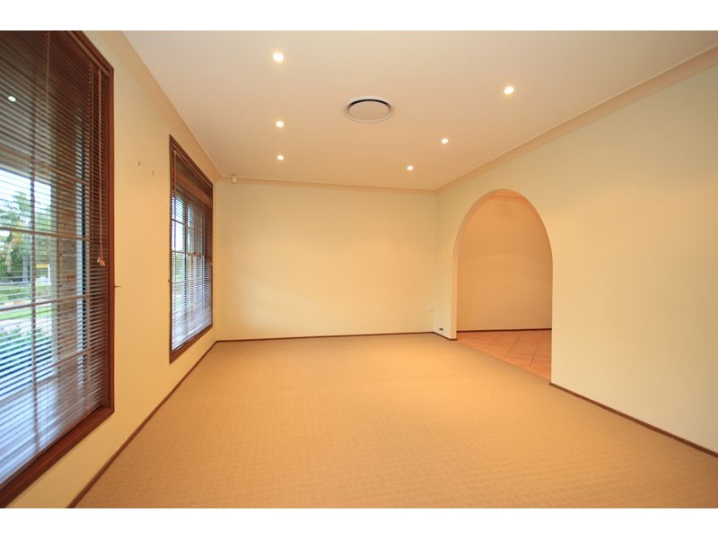 1  Tumut Place, St Clair NSW 2759