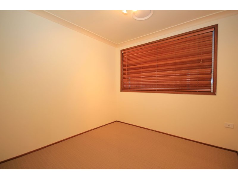 1  Tumut Place, St Clair NSW 2759