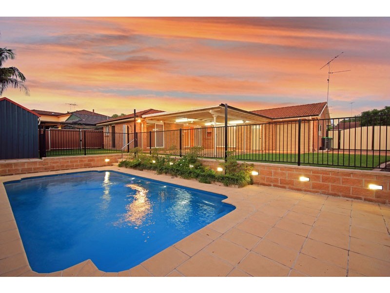 1  Tumut Place, St Clair NSW 2759