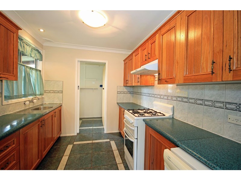 6 Melville Road, St Clair NSW 2759