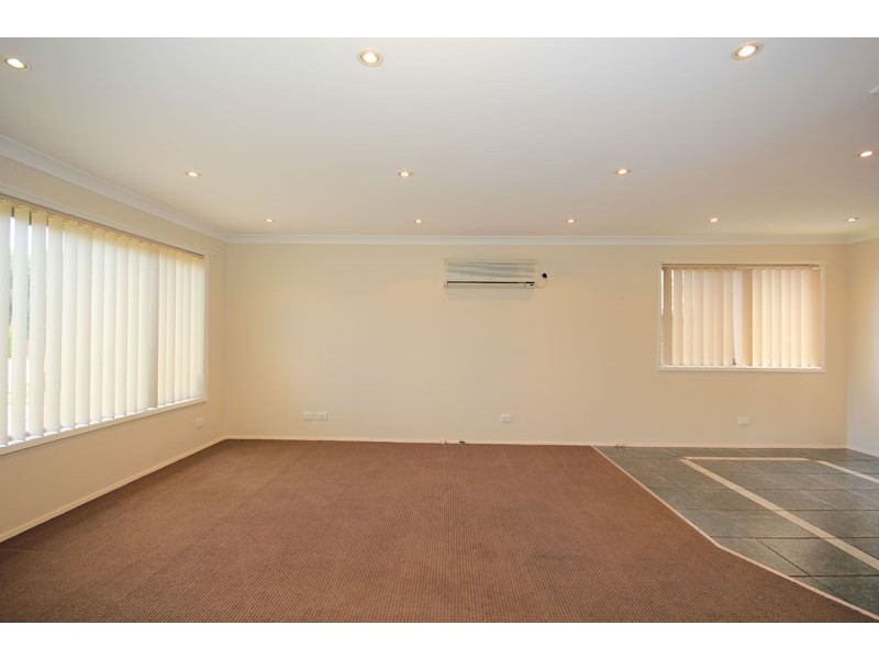 6 Melville Road, St Clair NSW 2759