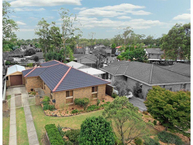 11 Lindwall Court, St Clair NSW 2759