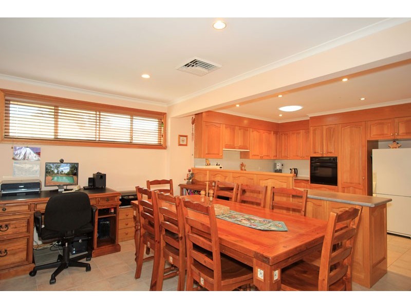 11 Lindwall Court, St Clair NSW 2759