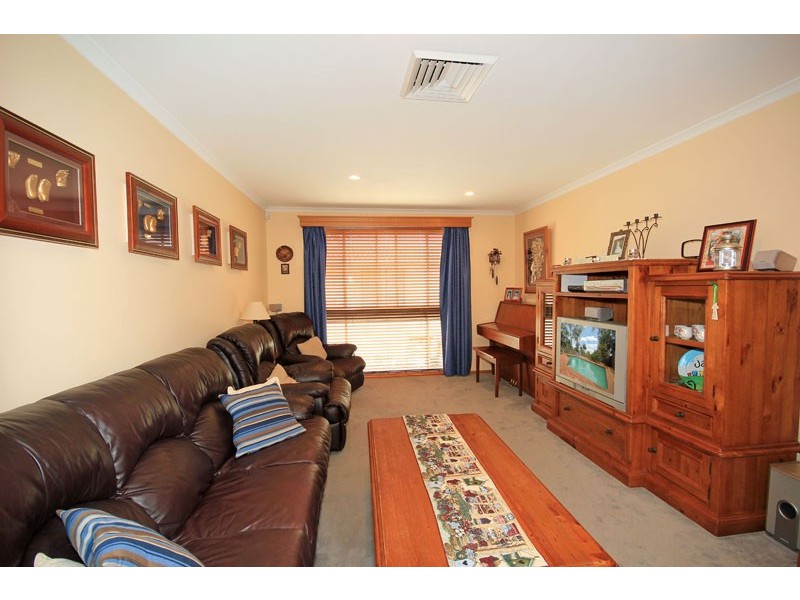 11 Lindwall Court, St Clair NSW 2759