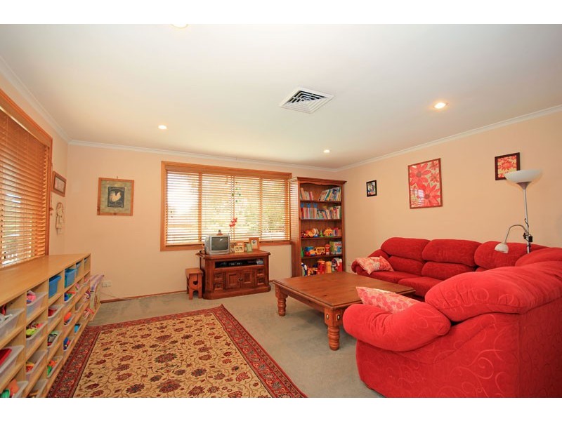 11 Lindwall Court, St Clair NSW 2759