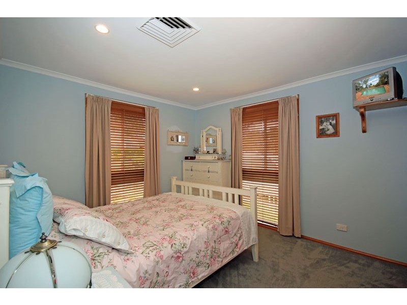 11 Lindwall Court, St Clair NSW 2759