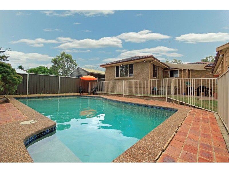 11 Lindwall Court, St Clair NSW 2759