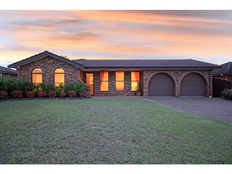 19  Windrush Cct,, St Clair NSW 2759