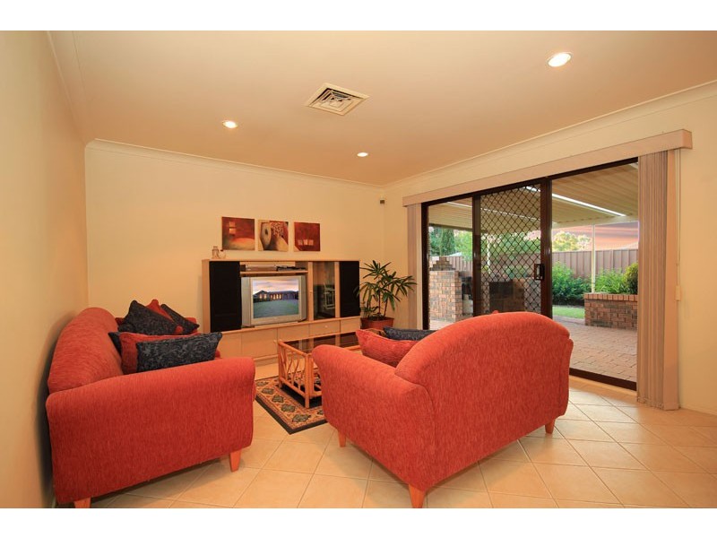 19  Windrush Cct,, St Clair NSW 2759