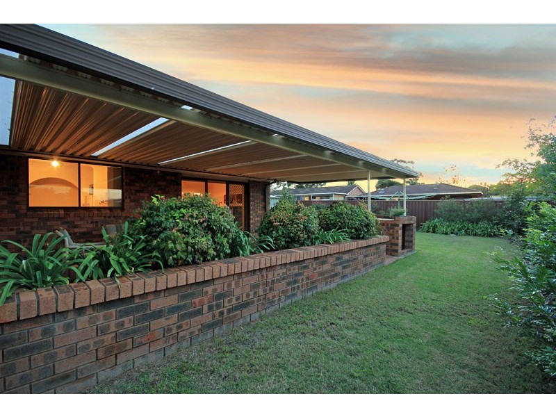 19  Windrush Cct,, St Clair NSW 2759