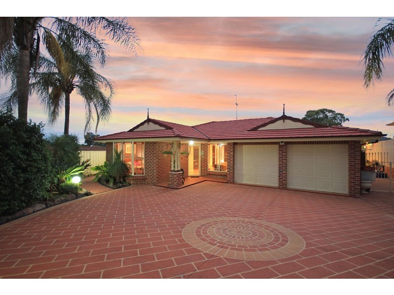14  Diamantina Close, St Clair NSW 2759