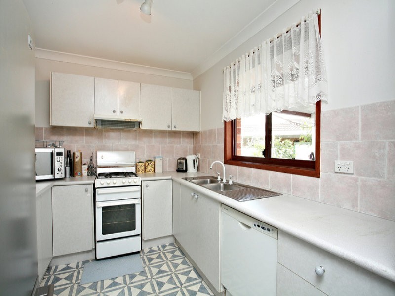 8 Falcon Crescent, Claremont Meadows NSW 2747