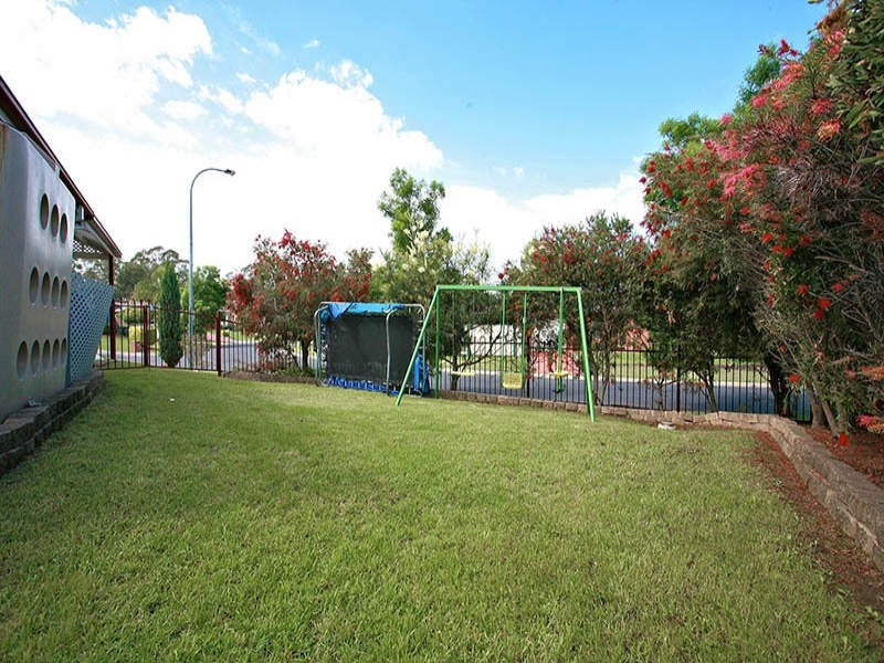 8 Falcon Crescent, Claremont Meadows NSW 2747