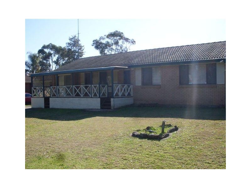 28 Caines Crs, Colyton NSW 2760
