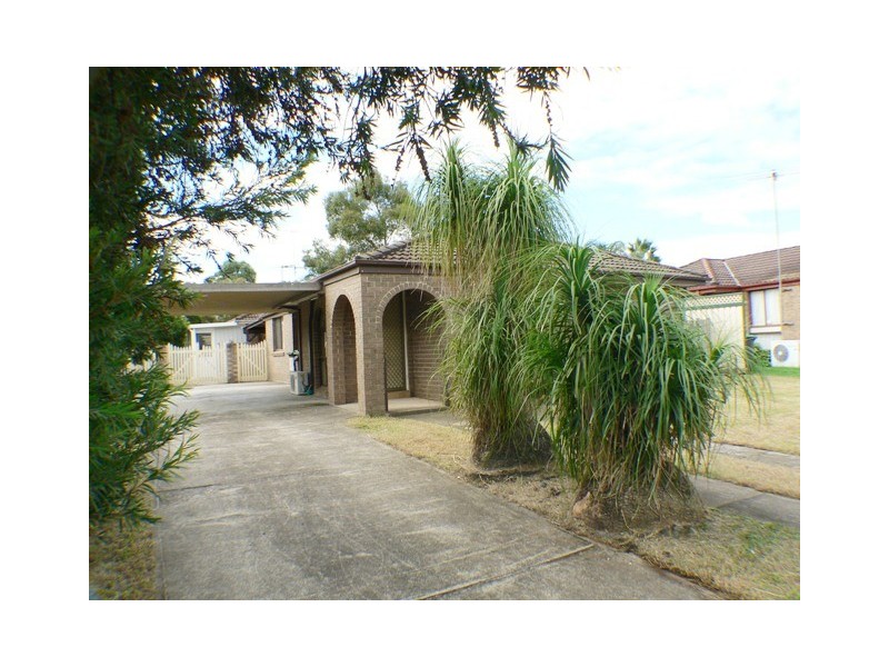 27 Madison Circuit, St Clair NSW 2759