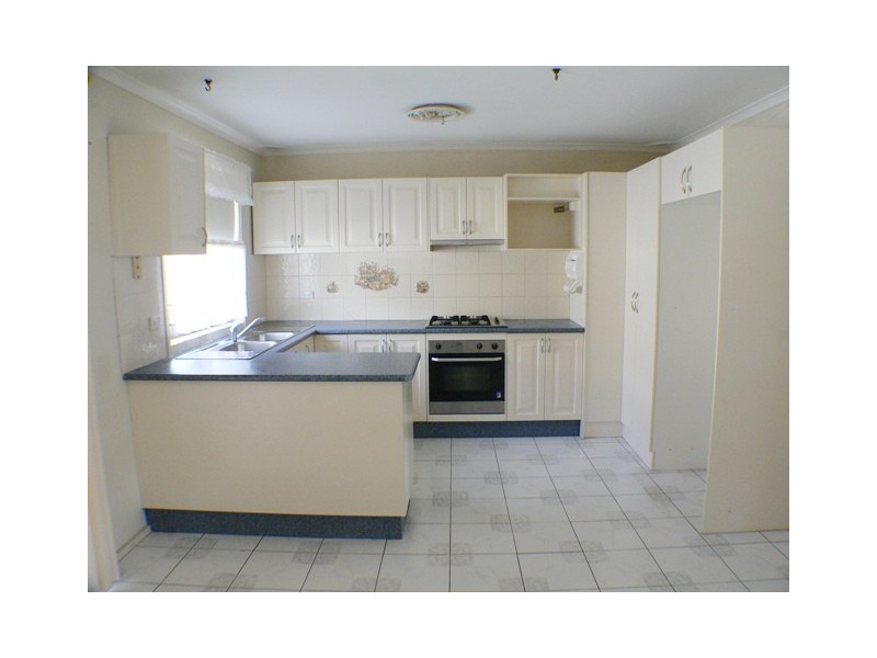 27 Madison Circuit, St Clair NSW 2759