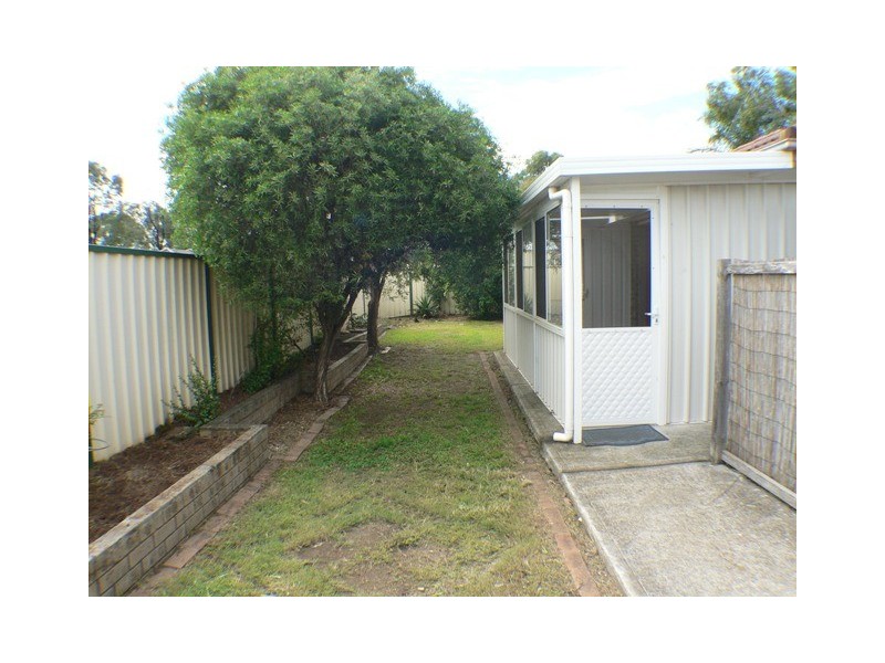 27 Madison Circuit, St Clair NSW 2759