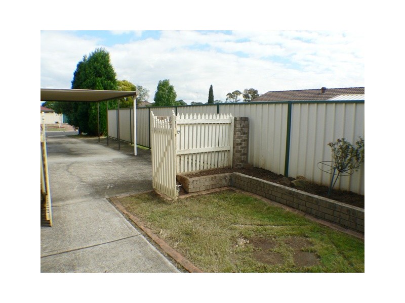 27 Madison Circuit, St Clair NSW 2759