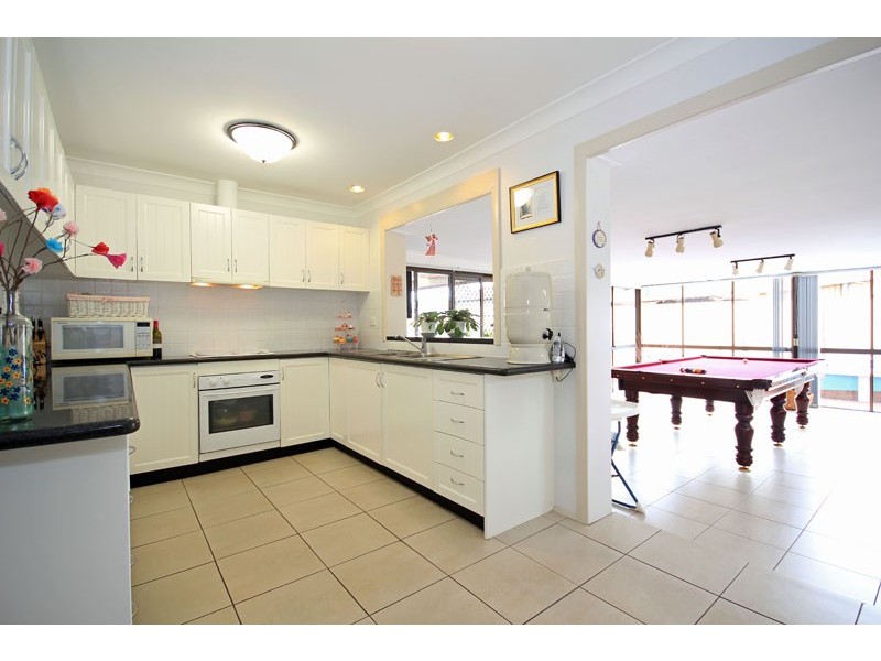 8  Derwent Place, St Clair NSW 2759