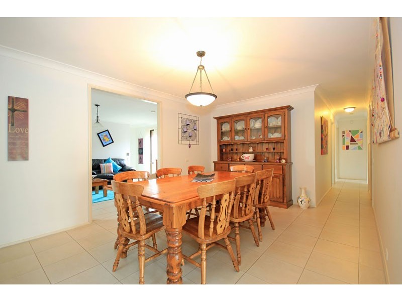 8  Derwent Place, St Clair NSW 2759