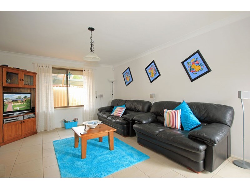 8  Derwent Place, St Clair NSW 2759