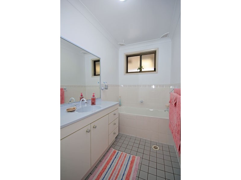 8  Derwent Place, St Clair NSW 2759