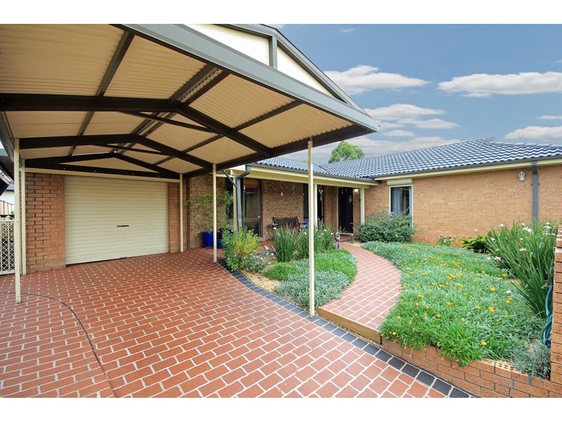 8  Derwent Place, St Clair NSW 2759