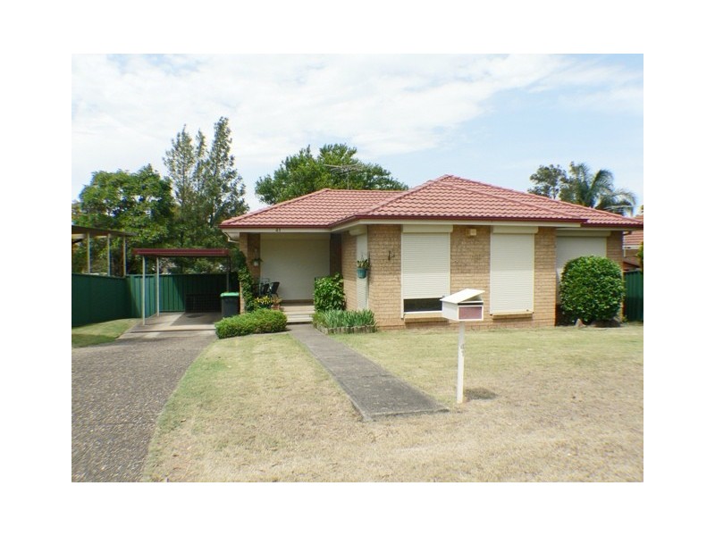 41 Dobell Circuit, St Clair NSW 2759