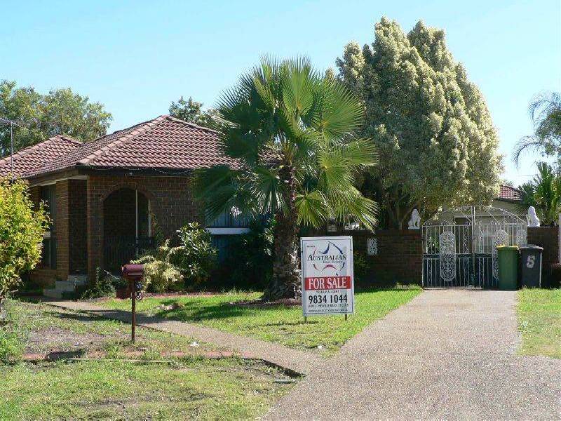 5 Comboyne Place, St Clair NSW 2759