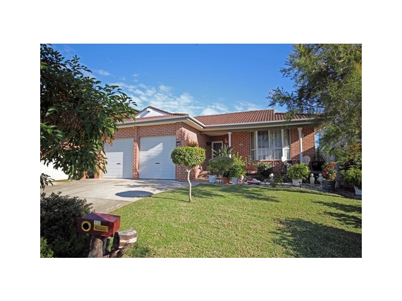 12  Hickory Place, St Clair NSW 2759