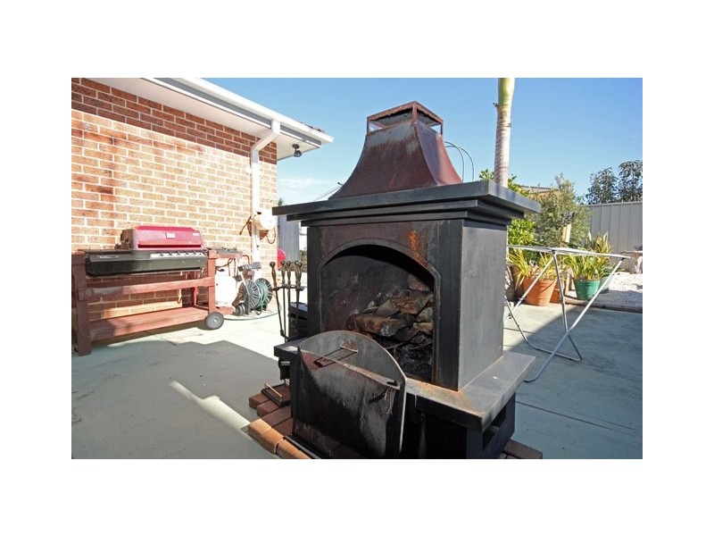 12  Hickory Place, St Clair NSW 2759