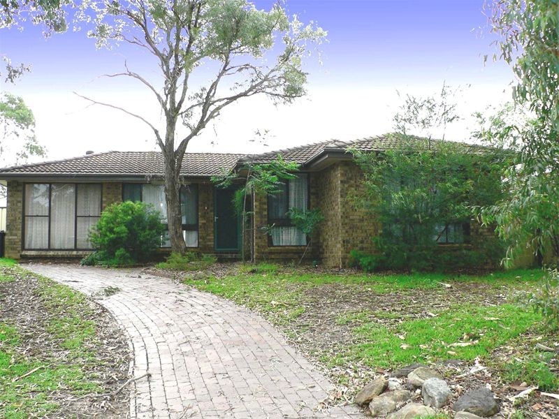 8  Salem Close, St Clair NSW 2759