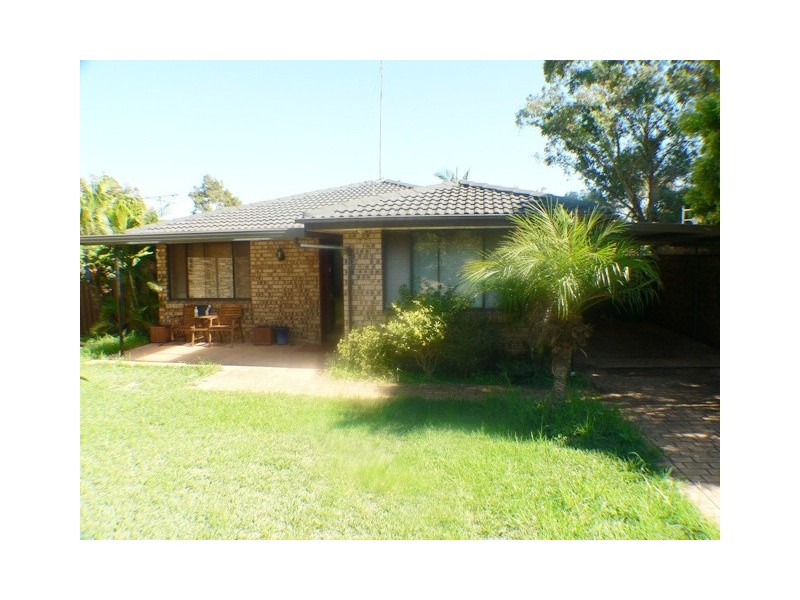 5 Canary Close, St Clair NSW 2759