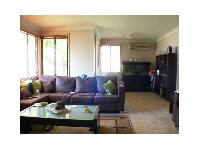 5 Canary Close, St Clair NSW 2759