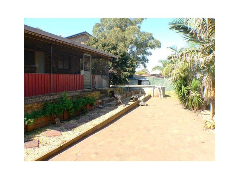 5 Canary Close, St Clair NSW 2759