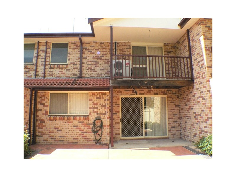 13/2  Bayton Street, Oxley Park NSW 2760