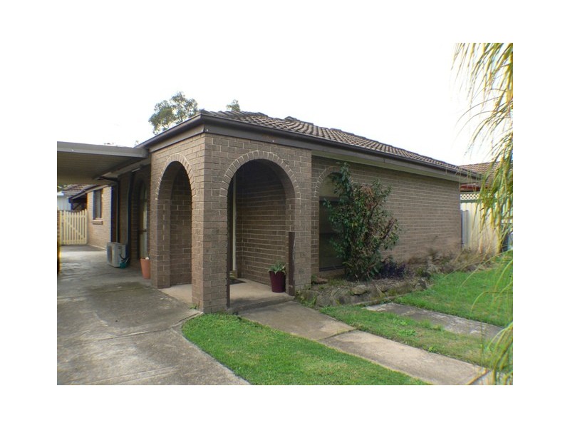 27  Madison Circuit, St Clair NSW 2759