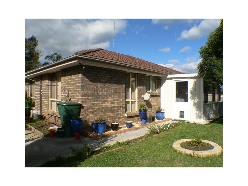 27  Madison Circuit, St Clair NSW 2759