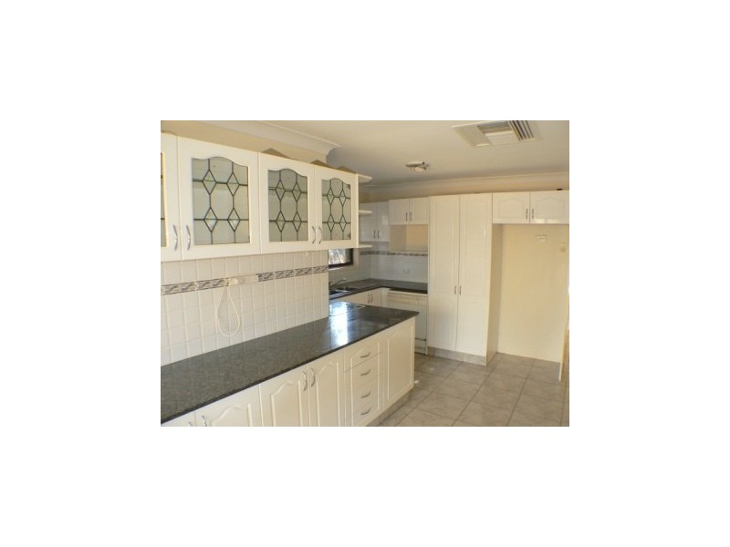 41  Melville Road, St Clair NSW 2759