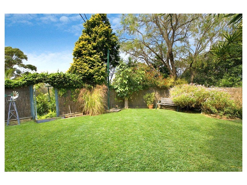 8 Roselands Avenue, Frenchs Forest NSW 2086