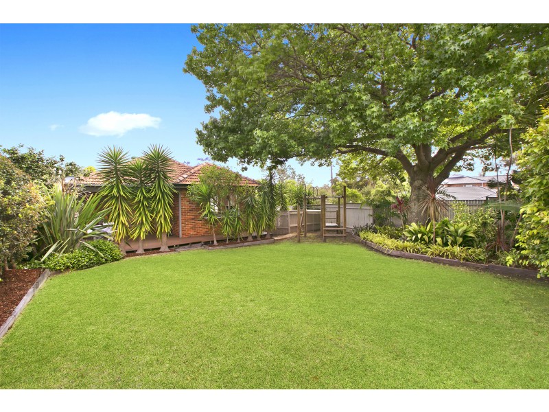 17 Cannons Parade, Forestville NSW 2087